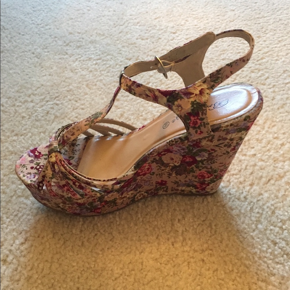 Floral Wedge by Brekelle’s